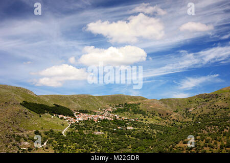 Panoramablick von Agra, ein traditionelles Dorf in der westlichen Insel Lesvos, Griechenland. Stockfoto