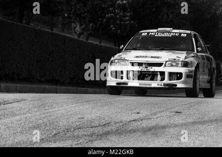 MITSUBISHI Lancer EVO III 1995 alten Rennwagen Rallye DIE LEGENDE 2017 der berühmte SAN MERINO historische Rennen Stockfoto