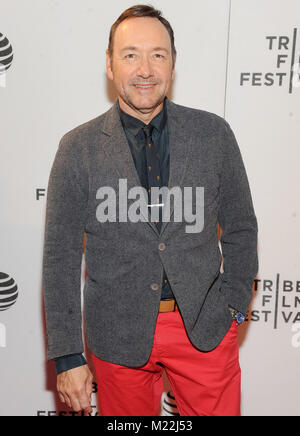 NEW YORK, NY - 18. April: Kevin Spacey besucht 'Elvis & Nixon" Premiere - 2016 Tribeca Film Festival bei John zuccotti Theater am BMCC Tribeca Performing Arts Center am 18. April 2016 in New York City. Personen: Kevin Spacey Stockfoto