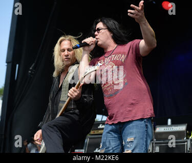 WESTON, FL - April 03: Dana Strum, Mark Schlachtung von Schlachttieren führt an rockfest 80 s bei Markham Park am 3. April in Weston, Florida 2016 statt. Personen: Dana Strum, Mark Schlachtung Stockfoto