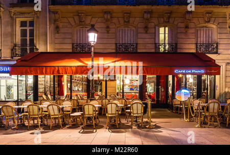 Die traditionelle französische Café de Paris avenue Friedland in Paris, Frankreich. Stockfoto