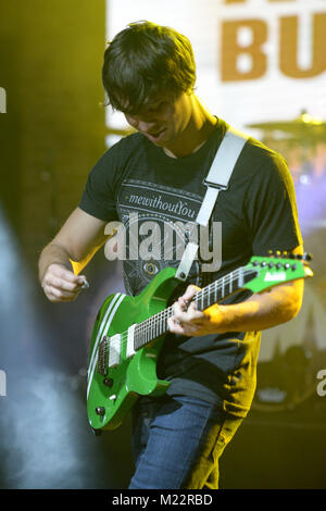 MIAMI GARDENS, FL - 11. Februar: Adam Duritz von Counting Crows führt während der Miami Dolphins Krebs Herausforderung VII im Hard Rock Stadium am 11. Februar 2017 in Miami Gardens, Florida Personen: John Benjamin Stockfoto