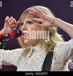 ATLANTA, GA - 18. April: Seven-Time Grammy Gewinner Taylor Swift (* 13. Dezember 1989) führt die rote Tour an der Philips Arena am 18. April 2013 in Atlanta, Georgia. Personen: Taylor Swift Stockfoto