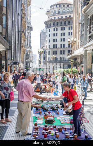Buenos Aires Argentinien, historisches Zentrum, Calle Florida, Fußgängerzone, Verkäufer Verkäufer verkaufen Verkauf, Stände Stand Markt Markt Markt, Mann Männer Stockfoto