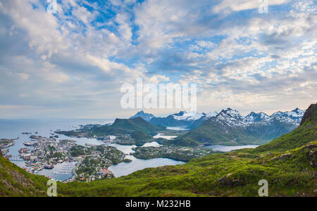 Sonnenuntergang Antenne Panoramablick auf Svolvaer Lofoten Stockfoto