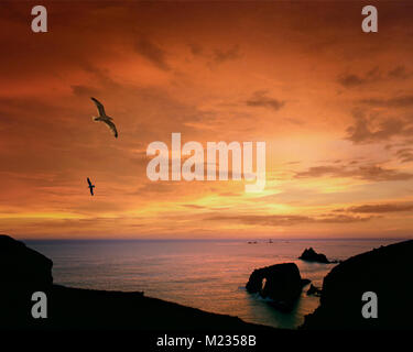 De - CORNWALL: Atlantic Sonnenuntergang über Lands End Stockfoto