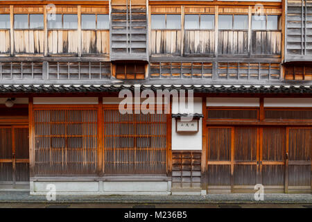 Traditionelle japanische Holz Fassade in einem typischen Haus von Japan Stockfoto