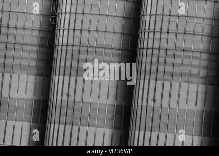 Werft Danzig, Polen. Retro Style schwarz und weiß. Krane, alte Werft Gebäude, Rusty Strukturen. Stockfoto