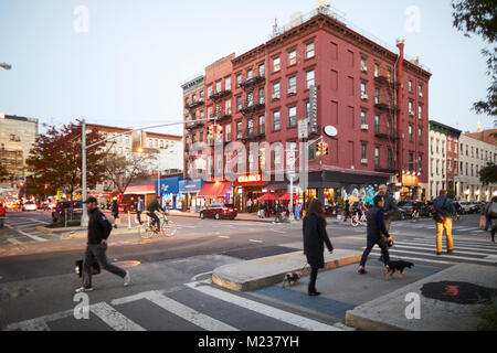 New York City in Manhattan 8th Avenue Kreuzung Kreuzung Chelsea Nachbarschaft Stockfoto