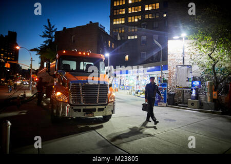 New York City in Manhattan 8th Avenue Tankstelle/gas Bahnhofsvorplatz Chelsea Nachbarschaft Stockfoto