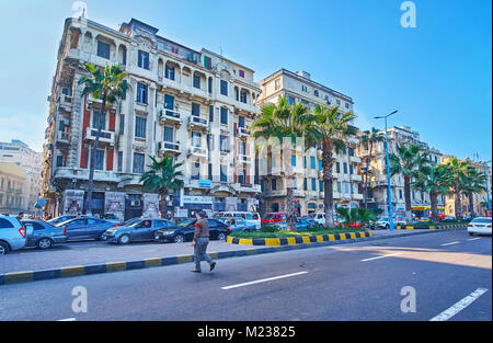 ALEXANDRIA, Ägypten - Dezember 17, 2017: Die zahlreichen Bauten entlang der Corniche Avenue in kolonialen oder Europäischen Stil erbaut sind, am 17. Dezember in Alex Stockfoto