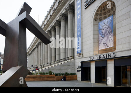 New York City in Manhattan Penn Station moderne Skulptur Stockfoto