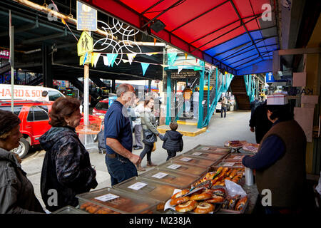 New York city Coney Island, Brighton Beach Avenue im russischen Bezirk, Händler auf der Straße verkaufen Bäckerei Stockfoto