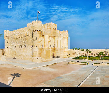 Qaitbay Fort ist der bemerkenswerte Sehenswürdigkeit von Alexandria, befindet sich auf der Spitze des östlichen Hafen, Ägypten. Stockfoto