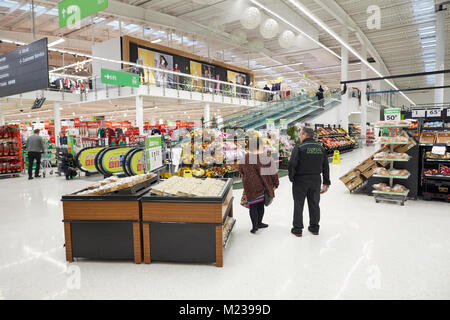 Asda Trafford, die grossen zwei Ebenen Supermarkt in Manchester. Stockfoto