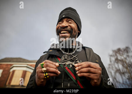 Moss Side Manchester Rastafari, manchmal Rastafarianismus Lion Kette halslose Darstellung des Löwen von Juda bezeichnet Stockfoto