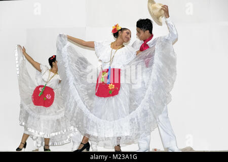 Mexikanische Tänzer während der Muttergottes Schutzpatron Festival, das im Januar in Bucerias, Nayarit, Mexiko stattfindet. Stockfoto