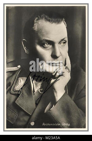 GOERING NAZI Jahrgang 1930 die formelle Unterzeichnung Porträt des deutschen NS-Reichsminister Hermann Wilhelm Göring in Uniform Stockfoto