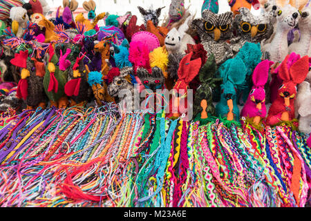 Die Handgefertigten Schafwolle Souvenirs zum Verkauf in Bucerias, Nayarit, Mexiko. Stockfoto