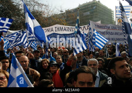 Athen, Griechenland. 04 Feb, 2018. Ansicht der griechischen Demonstranten auf dem Syntagma-Platz in Athen in Griechenland. Credit: Dimitrios Karvountzis/Pacific Press/Alamy leben Nachrichten Stockfoto