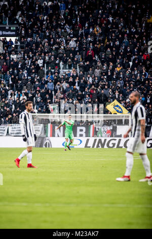 Turin, Italien. 04 Feb, 2018. Gianluigi Buffon in der Seria A Fußballspiel. FC Juventus vs Sassuolo. Juventus Turin gewann 4-0 in Turin, Allianz Stadion, Italien vom 4. Februar 2018. Credit: Alberto Gandolfo/Pacific Press/Alamy leben Nachrichten Stockfoto