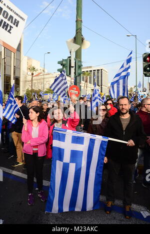 Athen, Griechenland. 04 Feb, 2018. Demonstranten in der Nähe des griechischen Parlament in Athen, Griechenland. Credit: Dimitrios Karvountzis/Pacific Press/Alamy leben Nachrichten Stockfoto