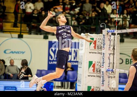 Monza, Italien. 04 Feb, 2018. Langlois Jake während der A1 Match zwischen Gi Group Monza und Kioene Padova am 04. Februar in Monza, Italien. Endergebnis ist 3-1 für Gi Group Monza Credit: Mairo Cinquetti/Pacific Press/Alamy leben Nachrichten Stockfoto