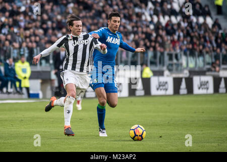 Turin, Italien. Feb., 2018 04.08. Während der Seria A Fußballspiel. FC Juventus vs Sassuolo. Juventus Turin gewann 4-0 in Turin, Allianz Stadion, Italien vom 4. Februar 2018. Credit: Alberto Gandolfo/Pacific Press/Alamy leben Nachrichten Stockfoto