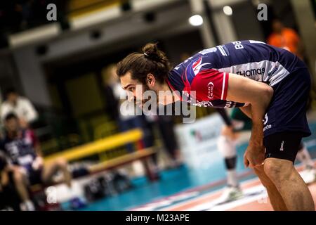 Monza, Italien. 04 Feb, 2018. Thomas Beretta während der A1 Match zwischen Gi Group Monza und Kioene Padova am 04. Februar in Monza, Italien. Endergebnis ist 3-1 für Gi Group Monza Credit: Mairo Cinquetti/Pacific Press/Alamy leben Nachrichten Stockfoto