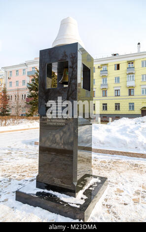 Samara, Russland - Februar 03, 2018: Denkmal ea Bell von Kashgar motor Schiff". In Erinnerung an die hundert Jahre der Ausbruch des Ersten Weltkrieges Stockfoto