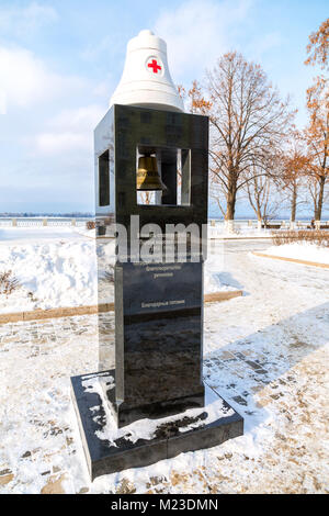 Samara, Russland - Februar 03, 2018: Denkmal ea Bell von Kashgar motor Schiff". In Erinnerung an die hundert Jahre der Ausbruch des Ersten Weltkrieges Stockfoto