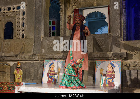 Kathputli, Rajasthani string Puppet Theatre, Udaipur, Rajasthan, Indien Stockfoto