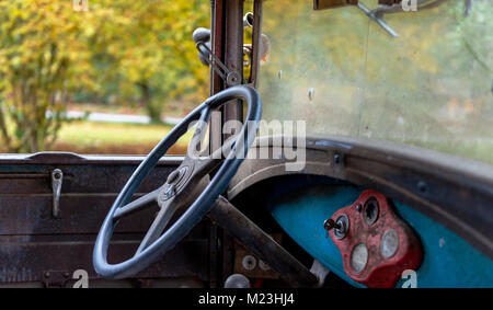 Alte Autos auf einem Grundstück in Deming, Washington Whatcom County. Stockfoto