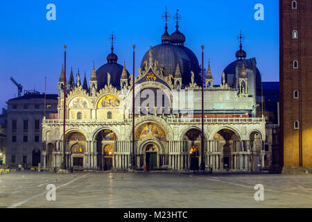 St. Mark's Basilika und Campanile, Venedig, Italien Stockfoto