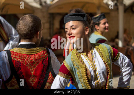 Volkstanz in Kotor Montenegro Stockfoto