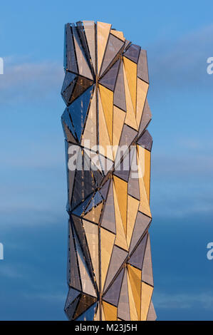 Der optische Mantel, 160 m hohen Aufbau aus Aluminium in der Greenwich Peninsula, entworfen von Conrad Shawcross, Teil der Low Carbon Energy Centre, London Stockfoto