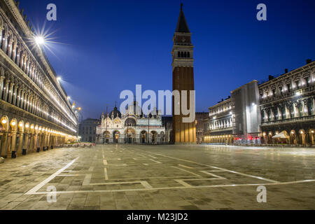 St. Mark's Basilika und Campanile, Venedig, Italien Stockfoto