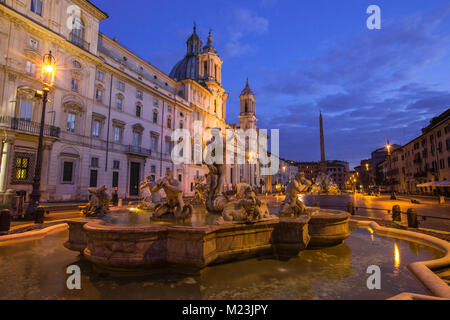 Die Piazza Navona in der Dämmerung, Rom, Italien Stockfoto