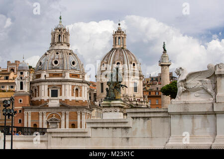 Kuppeln in Rom Skyline in der Nähe von Monumento Nazionale, Italien Stockfoto