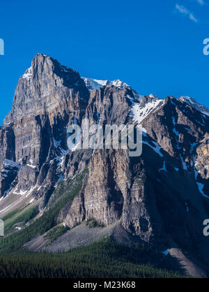 Gipfel entlang der Moraine Lake Road, Lake Louise, Banff National Park, Alberta, Kanada. Stockfoto