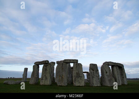 Der Steinkreis von Stonehenge in Wiltshire, England. Die antiken Monument stammt aus der Jungsteinzeit, etwa 5000 Jahre vor. Stockfoto