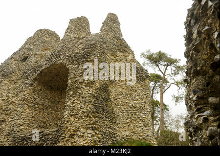 Ruinen der romanischen gotischen Odiham Castle genannt auch das King John's Castle in 1207-1214 für König Johann in Odiham, Hampshire, England, Vereinigtes Königreich Stockfoto