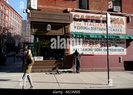 Zeichen der Caffe Roma italienische Restaurant in Little Italy Nachbarschaft. Lower Manhattan. New York City, USA. Stockfoto