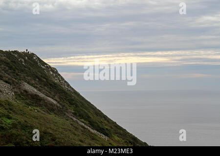 Meer und Himmel Mischung zusammen an einem bewölkten Nachmittag in Big Sur, Kalifornien, USA Stockfoto