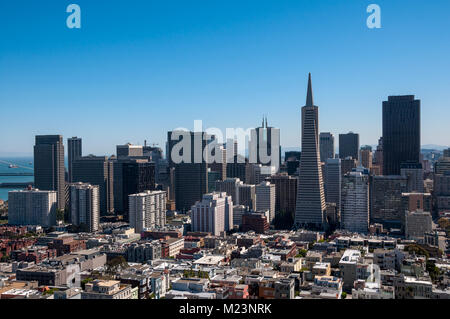 SAN FRANCISCO, Kalifornien - 9. SEPTEMBER 2015 - Blick auf den Financial District vom Coit Tower Stockfoto