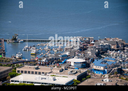 SAN FRANCISCO, Kalifornien - 9. SEPTEMBER 2015 - Blick auf den Pier 39 vom Coit Tower Stockfoto