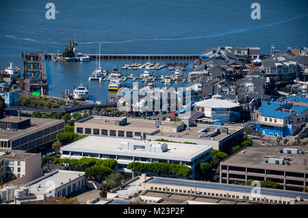 SAN FRANCISCO, Kalifornien - 9. SEPTEMBER 2015 - Blick auf den Pier 39 vom Coit Tower Stockfoto