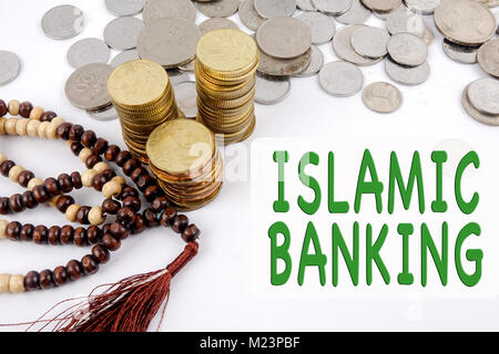 Rosenkranz und Münzen. Islamic Banking/Finance Konzept. Stockfoto