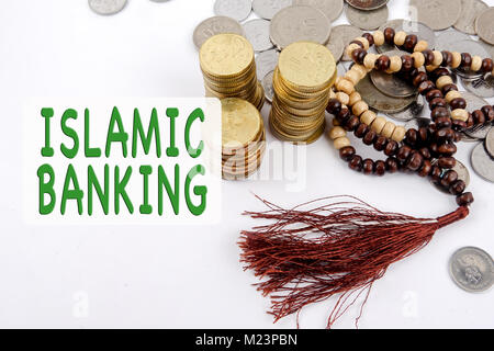 Rosenkranz und Münzen. Islamic Banking/Finance Konzept. Stockfoto