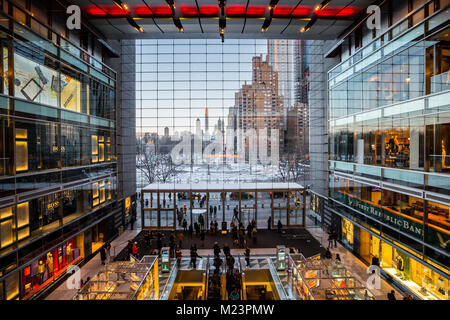 Columbus Circle View von Zeit Center Mall, New York Stockfoto